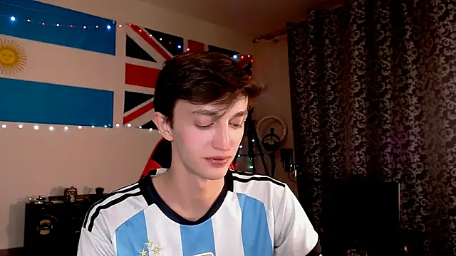 Pokazy przed kamerką – John_Meow