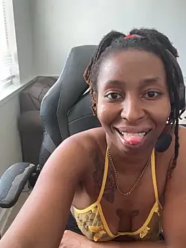 عرض كام LeyaHoneybuns