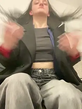 LeonieClaire 现场XXX聊天