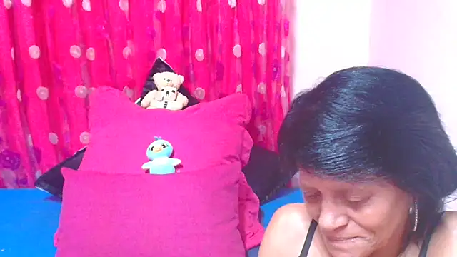 Chat +18 de SLUTTYROXY ao vivo