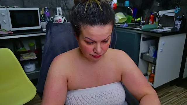 MishaMILF's Live XXX Chat