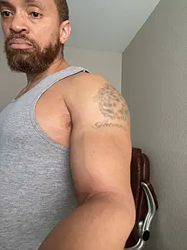 Fathero1time élő XXX-chatje