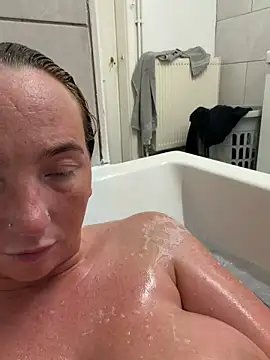 Chatroom XXX en direct de JustYourNormalCouple