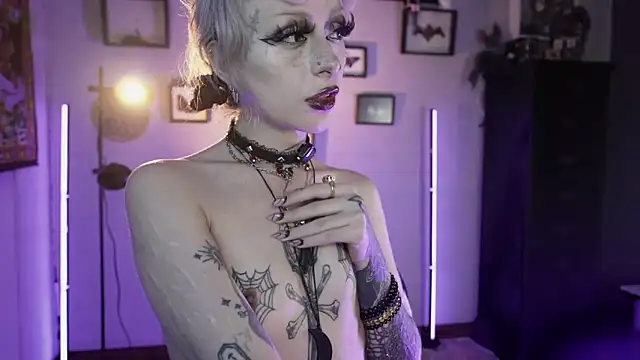 insania_9999_ Chat XXX in diretta