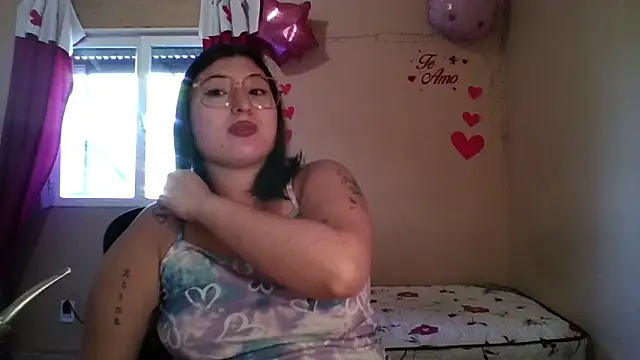 imsohornydacom élő XXX-chatje