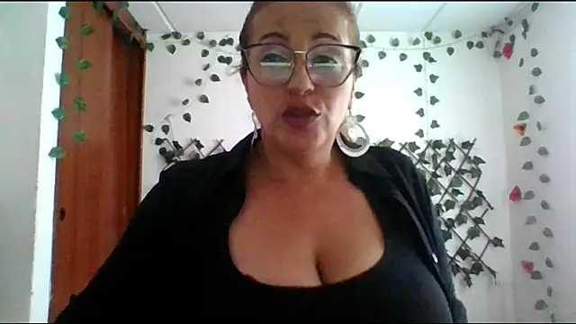 Chat +18 de RossanaLionheart ao vivo