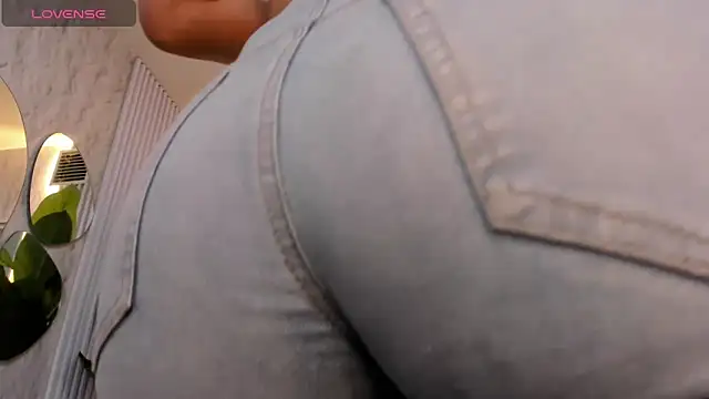 Chat +18 de naughty_milf4u_ ao vivo