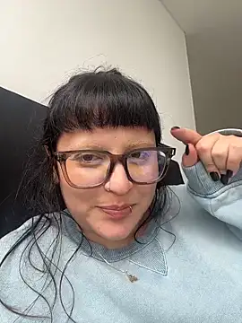 PoliBenett_ élő XXX-chatje