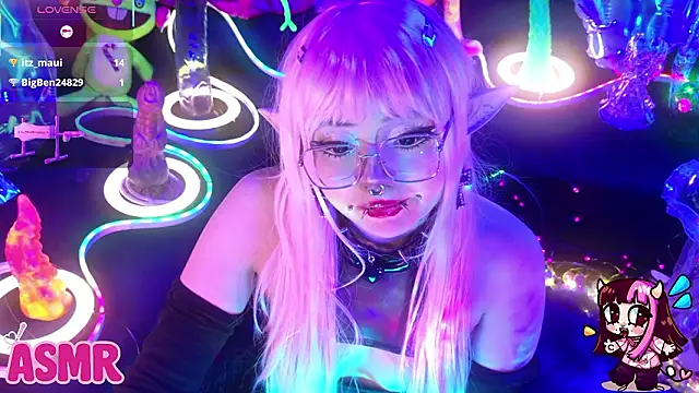 LaytonBox Adlı Modelin Canlı XXX Sohbeti