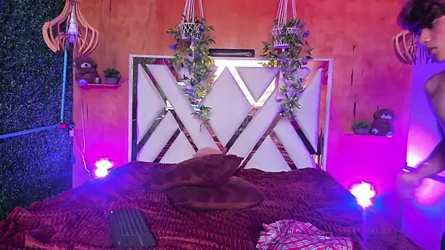 Leo_Glow Adlı Modelin Canlı XXX Sohbeti