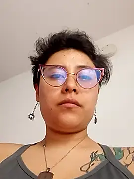 Juliexxxxtasy Adlı Modelin Canlı XXX Sohbeti