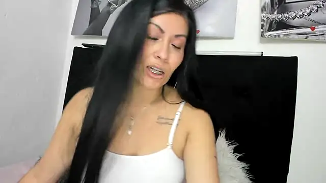 Tania_mature élő XXX-chatje