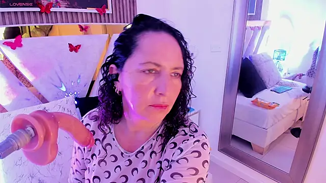 Luna_Naughty1のライブXXXチャット