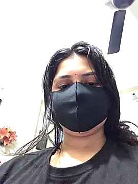 Suvosri: διαδικτυακό σόου στην κάμερα