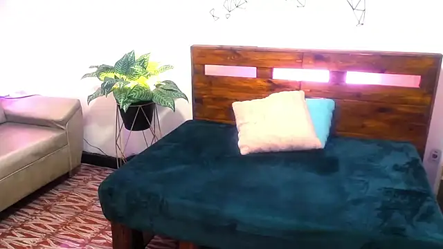 แชท XXX สดของ Yeseniaa25_