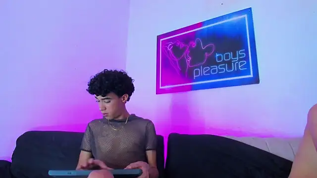 Pleasure_boys_hot Webcam show