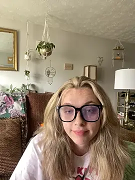 imkhloe webkamerás műsora