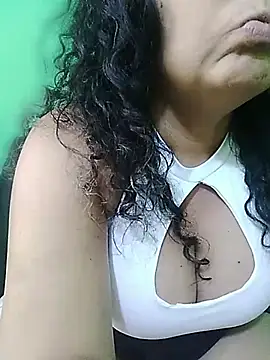 Amarantha25's Live XXX Chat