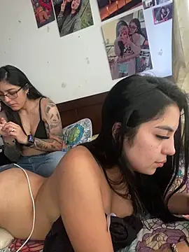 PamelaFtMia Chat XXX in diretta