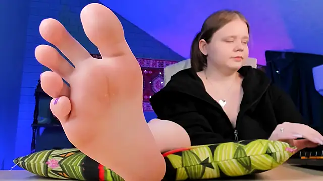 Онлайн чат XXX footfetish_baby