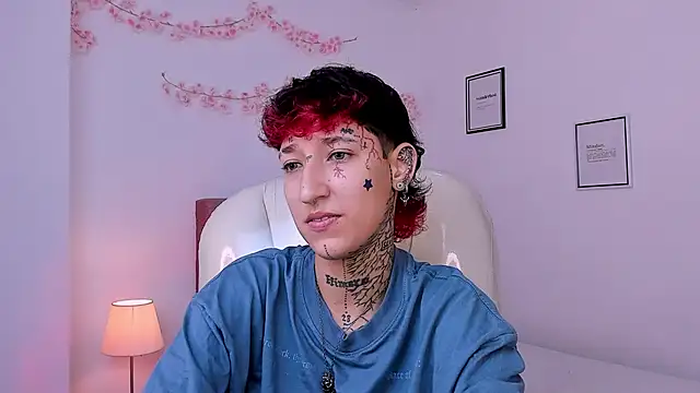 Chat +18 de Luci_Rose ao vivo