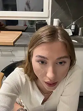 romyxxs Adlı Modelin Canlı XXX Sohbeti