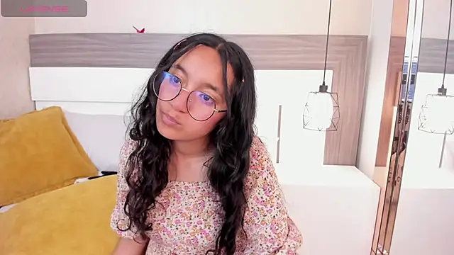 دردشة Emilyblussh الجنسية المباشرة