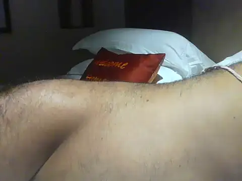 rarindam17: διαδικτυακό σόου στην κάμερα