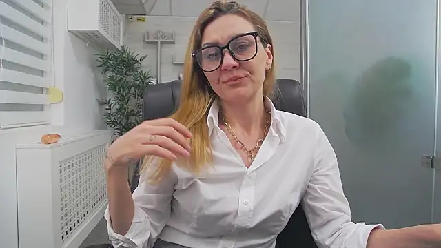 EllaMilf_n Live XXX chat