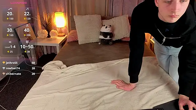 Show modela HereAlexColee na web-kameri