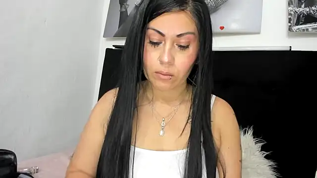 Chat +18 de Tania_mature ao vivo