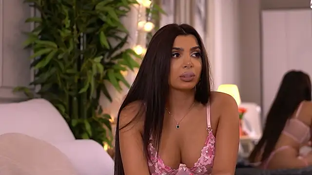 NicoleCellini Adlı Modelin Canlı XXX Sohbeti