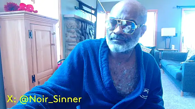 sinnernoir: διαδικτυακό σόου στην κάμερα