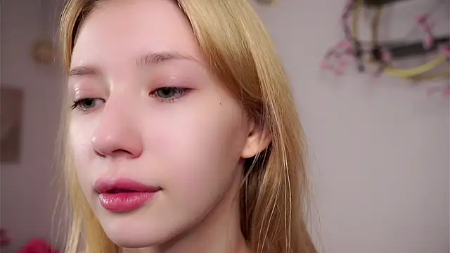 SunnivaCovil Live XXX Chat