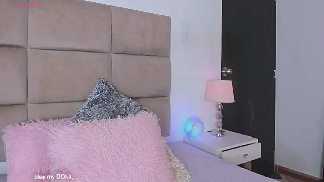 ashleycurvyy élő XXX-chatje