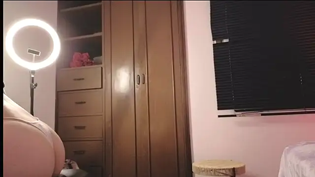 دردشة MaleiSummer الجنسية المباشرة