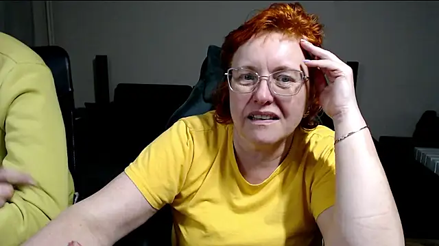 JoannaAndNeighbour's Live XXX Chat