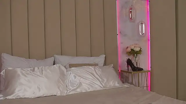 AgathaLevine Adlı Modelin Canlı XXX Sohbeti