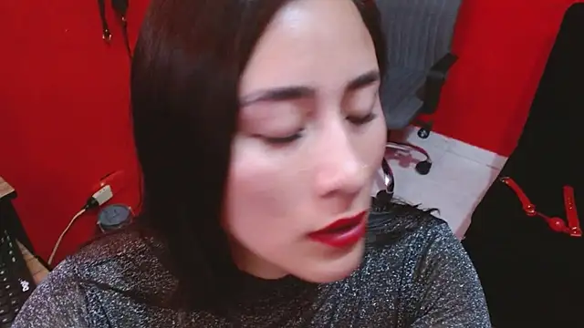 Emily_Slave28 Live XXX-Chat