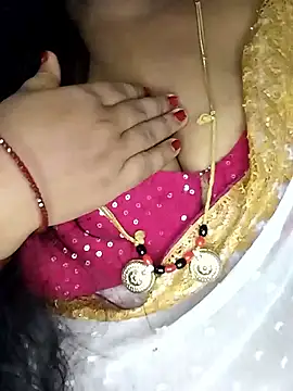 Pertunjukan Kamera Web Divyahoty