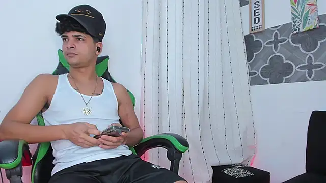 Онлайн чат XXX Alejandro_12314