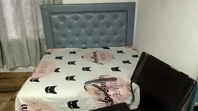 sarah_aguilar: απευθείας συνομιλία ΧΧΧ