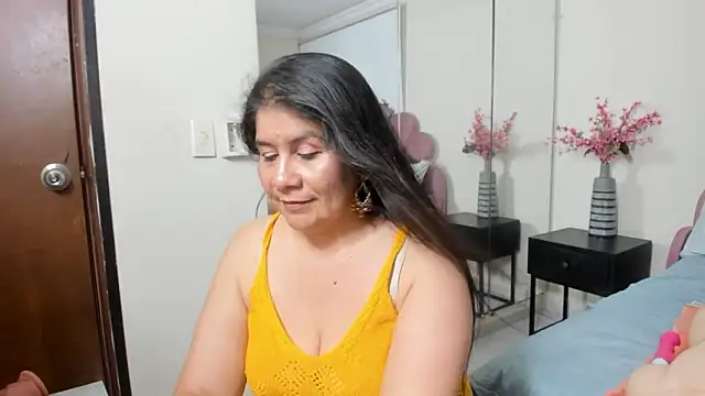 แชท XXX สดของ kiraGeiner