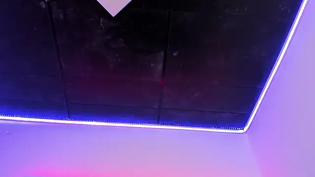 Chatroom XXX en direct de adhalee_js