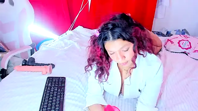 Emily_Coper18: онлайн-секс-чат