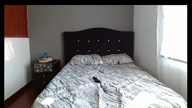 Emilia_1995 라이브 XXX 채팅