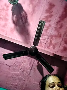 Pooja750 Adlı Modelin Web Kamerası Şovu