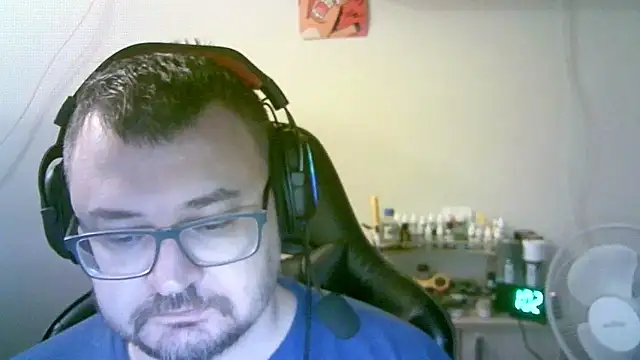 SirAbuser: διαδικτυακό σόου στην κάμερα