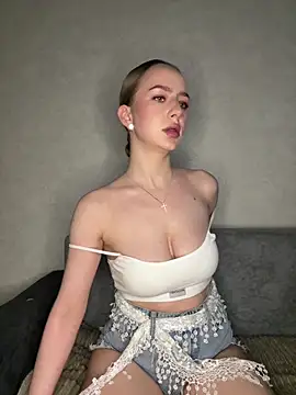 MissOyee Adlı Modelin Canlı XXX Sohbeti