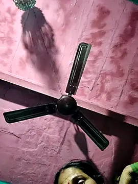 Pokazy przed kamerką – Pooja750